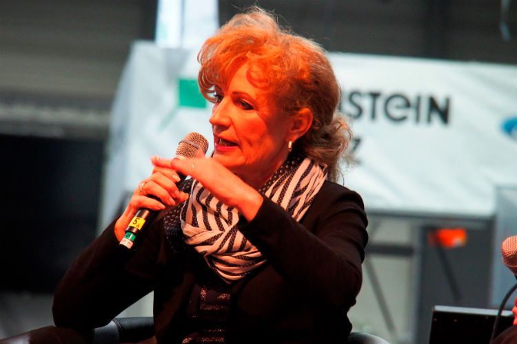 Ministerin Birgit Keller erklärte, dass der Freistaat Thüringen in den kommenden drei Jahren 370 neue Ladestation für E-Autos schaffen möchte. (Stephan Richter)