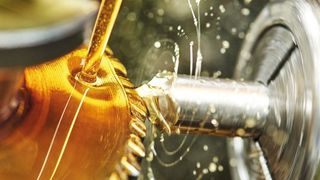 Präzision und Dynamik spielen u.a. in Werkzeugmaschinen eine große Rolle – für diese Anwendungen eignen sich Servolamellenkupplungen.  (©Kadmy - stock.adobe.com)