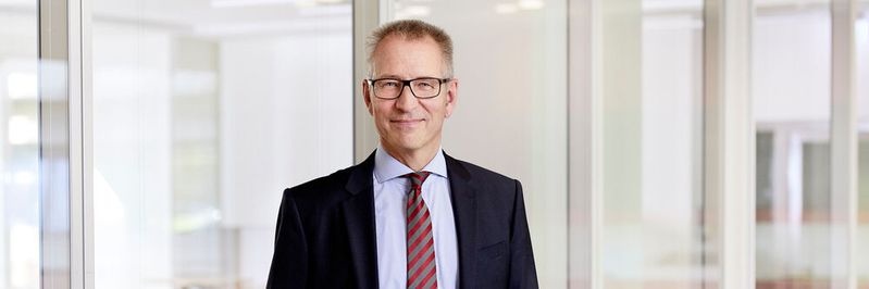 Kurzarbeit sei nicht geplant, die Geschäftszahlen sind gut: CEO Ulrich Balbach über sein Unternehmen Leuze, dass die Corona-Krise gut meistert. (Bild:  Leuze)