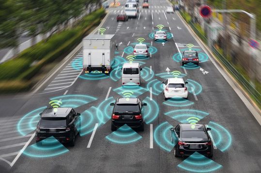 Deutsche Autobauer liegen aktuell vorne im Innovationsrennen beim Autonomen Fahren. Experten zufolge könnte dieser Vorsprung jedoch bald schon bröckeln.(Bild: ©  metamorworks - stock.adobe.com)