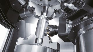 Das DMG Mori Portfolio umfasst ein breites Spektrum an Universaldrehzentren, die zum Teil auch komplexe Dreh-Frästeile fertig bearbeiten können wie im Fall der NLX 2500 2. Generation. (Bild: DMG Mori)