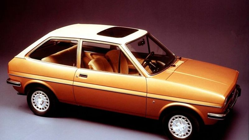 1974 ersetzte das erste Glasdach das Stahlschiebedach, z. B. im Ford Fiesta. (Bild: Webasto)
