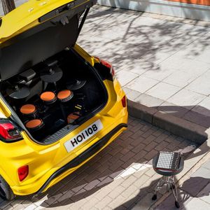 Praktisch: Die Giga-Box im Kofferraum ermöglicht fast schon kleine Umzüge. (Bild:  Ford)