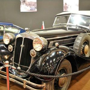 Ein echter Horch als offenbar unberührter, vor mehr als einem halben Jahrhundert abgestellter Scheunenfund: Solche Raritäten gibt es hierzulande eigentlich nur auf der Techno Classica.