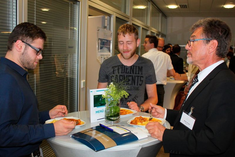 Zwischen den Vorträgen und Workshops blieb für die Teilnehmer Zeit, um sich mit den Experten und Ausstellern vor Ort auszutauschen. (V. Siegl/konstruktionspraxis)