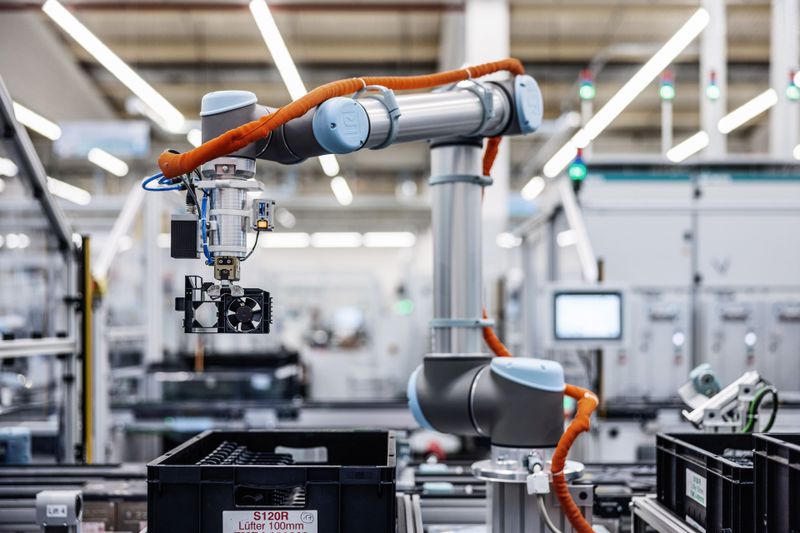 Das Werk dient als weltweite Blaupause für KI-gestützte, autonome Fertigung. (Bild: Siemens)