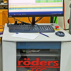 Der Jobmanager RMSMain koordiniert sämtliche Abläufe in der Zelle und kommuniziert mit der Arbeitsvorbereitung sowie mit dem ERP-System von Festool.(Bild:  Klaus Vollrath)