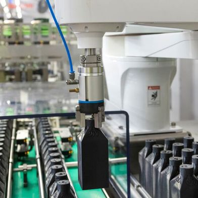 Auf der SPS 2025 in Nürnberg hat Schneider Electric gemeinsam mit Meurer eine neue Generation nachhaltiger Verpackungstrechnologie vorgestellt. (Bild: Schneider Electric)