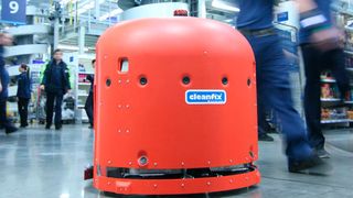 Linde-Gabelstaplerexperte Schöler Fördertechnik hat den Bodenreinigungsroboter RA 660 Navi von Cleanfix in sein Programm aufgenommen. (Schöler)