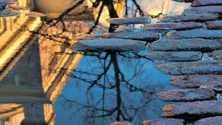 Regenbecken in der Kanalisation filtern Schmutz und Schadstoffe aus Gewässern. (gemeinfrei)