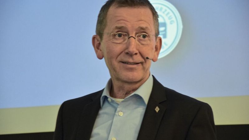 Fank Mund, Präsident des Kfz-Gewerbes Nordrhein-Westfalen, fordert die Landesregierung auf, den stationären Autohandel zu erlauben.(Bild:  Stephan Maderner)