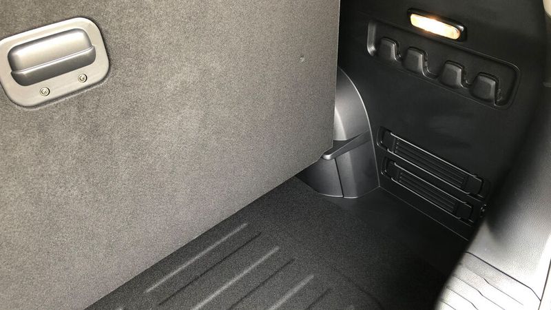 Um das volle Volumen auszunutzen, muss man den zweiten Boden herausnehmen.  (Bild: Wehner - Vogel Communications Group)