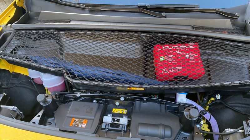 Im neuen Frunk ist Platz für kleines Gepäck. (Bild: Ford)