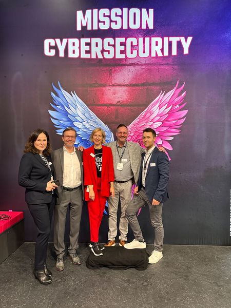 Das Enginesight Team ist mit der Unterstützung von René Claus richtig beflügelt. (Bild: Vogel IT-Medien)