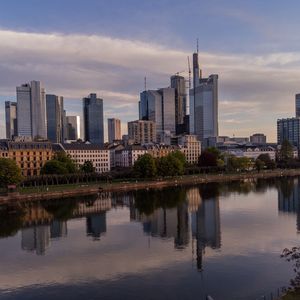Nach mehreren Jahren Pause kehrt die DSX als Live-Veranstaltung zurück! Die eindrucksvolle Skyline von Frankfurt am Main als Kulisse ist für diesen Anlass mehr als gebührend.(Bild:  Vogel IT-Medien)