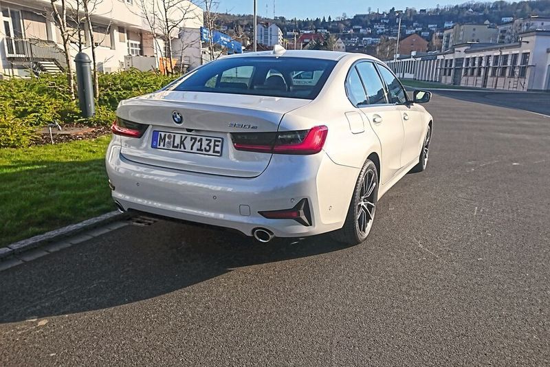 Insgesamt kostet der Testwagen gut 70.000 Euro. (Sven Prawitz/»Automobil Industrie«)