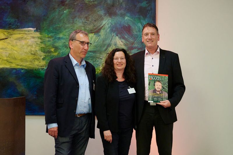 Impressionen vom ELEKTRONIKPRAXIS Frühlingsfest 2023 im Ketterer Kunst mit der Verabschiedung von Johann Wiesböck.  (Bild: © EYE AM CHRIS)