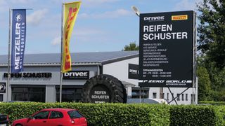 Seit 2008 ist das Unternehmen Reifen Schuster am heutigen Standort in Rommerskirchen. (Bild: Wenz – VCG)
