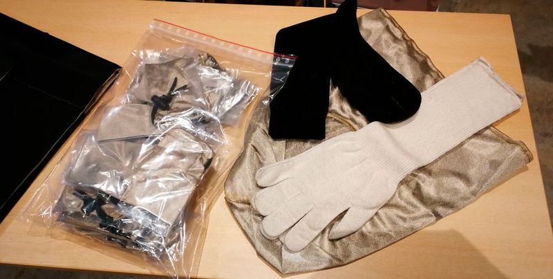 Die Firma lifetexsafety stellt Hüllen für Smartphones oder auch Autoschlüssel her, die den Funk unterbrechen. (Bild: Ira Zahorsky)