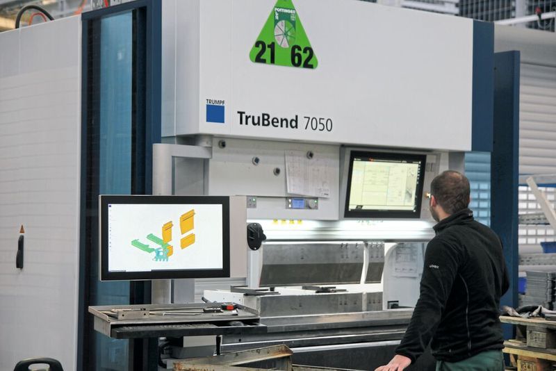 Schneller programmieren, weniger rüsten, weniger Wege: Mit der Biegesoftware steigt die Produktivität an der Maschine. (Itasse)