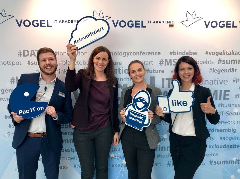 „Ich glaub’, es hacked!“ – die Fotowand für Social-Media-Pics auf der CLOUD 2019 besticht durch Wortwitz. (Bild: Vogel IT-Medien)