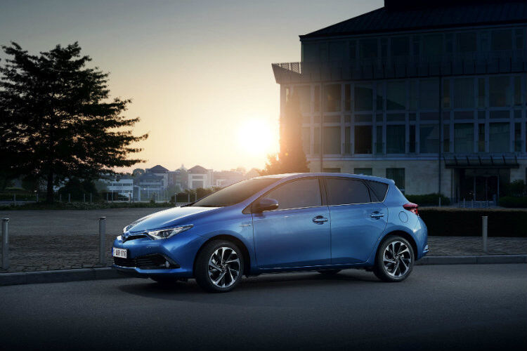 Als Hybridversion verbraucht der neue Auris nur 3,5 Liter auf 100 Kilometern. (Foto: Toyota)