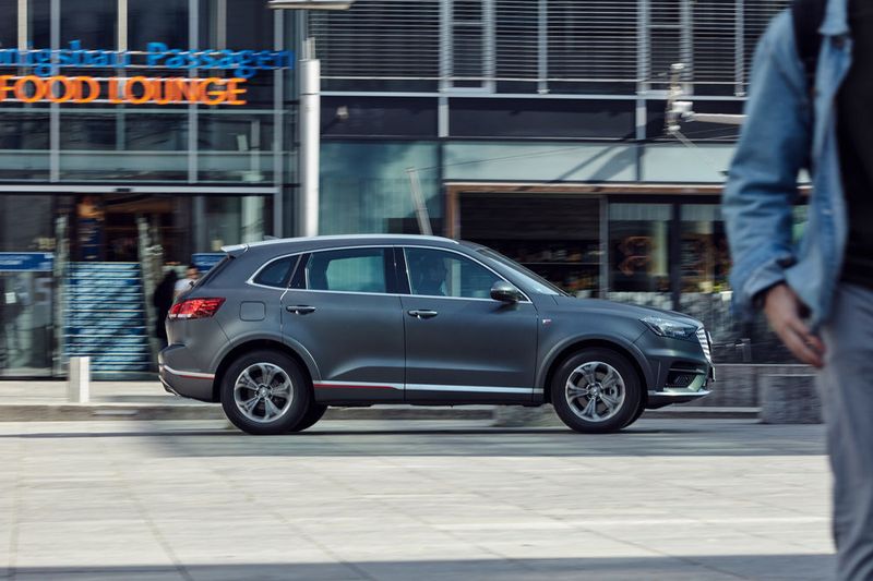 Trotz seiner Größe wirkt das Auto handlich, die Lenkung ist dabei leichtgängig, vermittelt aber die nötige Rückmeldung. (Borgward)
