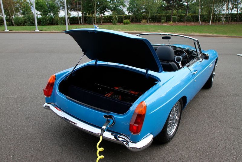Für den Umbau nutzt das Unternehmen Rohkarossen, die von British Motor Heritage stammen, wo seit 1975 mit den Originalmaschinen MG-Karosserien hergestellt werden. (RBW)