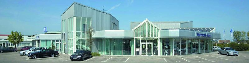 Glänzende Fassade, glänzender Service: Beim Autohaus Schäfer in Königsbrunn bei Augsburg stimmt einfach alles. (Archiv: Vogel Business Media)