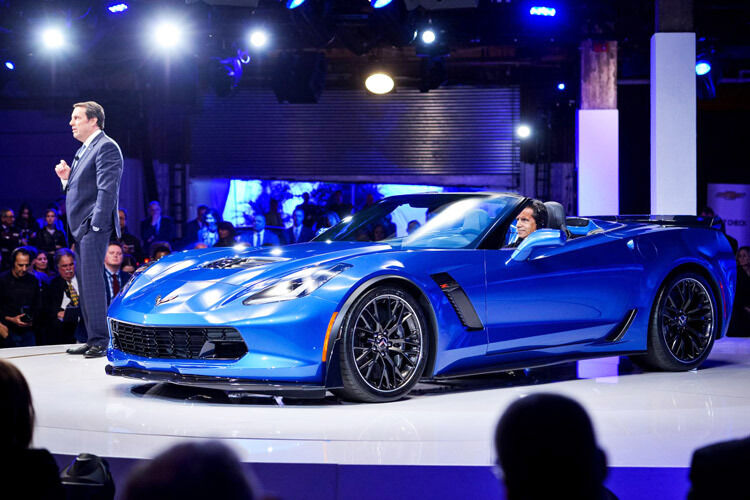 Big blue statt little red: Offizielle Presse-Präsentation der neuen Chevrolet Corvette auf der New York Autoshow. Es ist die siebte Corvette-Generation.  (Foto: Sommer)