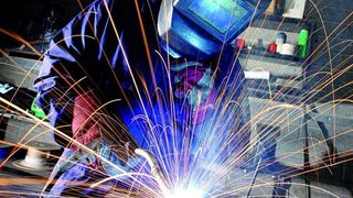 Feuergefährliche Arbeiten im Betrieb sind alle Heißarbeiten im Zusammenhang mit Reparatur-, Montage- und Demontagearbeiten wie Schweiß-, Schneid- oder Lötarbeiten. Bild: Axa (Archiv: Vogel Business Media)