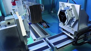 Schweißstation mit kontaktlosem Erwärmen der Kunststoffteiloberflächen bis zum Aufschmelzen. Bild: Bielomatik (Archiv: Vogel Business Media)