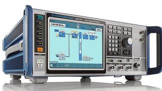Der Vektorsignalgenerator R&S SMM100A von Rohde & Schwarz bietet über den gesamten Frequenzbereich von 100 MHz bis 44 GHz sehr gute HF-Eigenschaften. (Bild: Rohde & Schwarz)