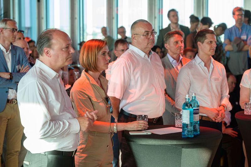 (v. l.) Marc Reinhardt (Capgemini, wiedergewählter D21-Präsident), D21-CEO Lena-Sophie Müller, Dirk Meyer-Claassen (Senatskanzlei Berlin, Vorstandsmitglied D21) und Brandenburgs Justiz- und Digitalminister Dr. Benjamin Grimm. (Bild: Initiative D21/Phil Dera)