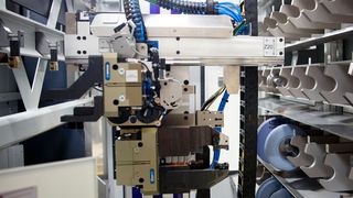 Das Regalmagazin für die Schleifmaschinen Multigrind CB und CA von Haas Schleifmaschinen. (Haas)