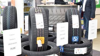 Nur 24 Prozent der Werkstattkunden erhielten bei ihrem letzten Reifenkauf und Räderwechsel weitere Produkt- oder Dienstleistungsangebote.  (Rubbel)