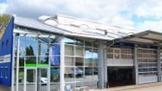 Groß, modern und dennoch familiär: der Kfz- und Reifenservice Kochendörfer. (Dominsky)