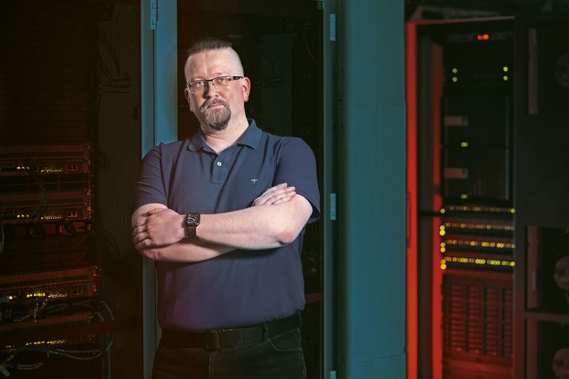 Tim Berghoff, Security Evangelist bei G Data Cyber Defense: „Ganz wichtig ist, dass jeder in der Belegschaft schnell Kontakt zur IT-Abteilung aufnehmen können muss. Das ist wichtig, falls Fragen auftauchen oder Unregelmäßigkeiten erkannt werden.“ (G Data)