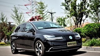 Daimler hat nicht einfach nur die elektrische B-Klasse nach China gebracht, sondern zusammen mit BYD den Denza 500 entwickelt. (Bild: Daimler)