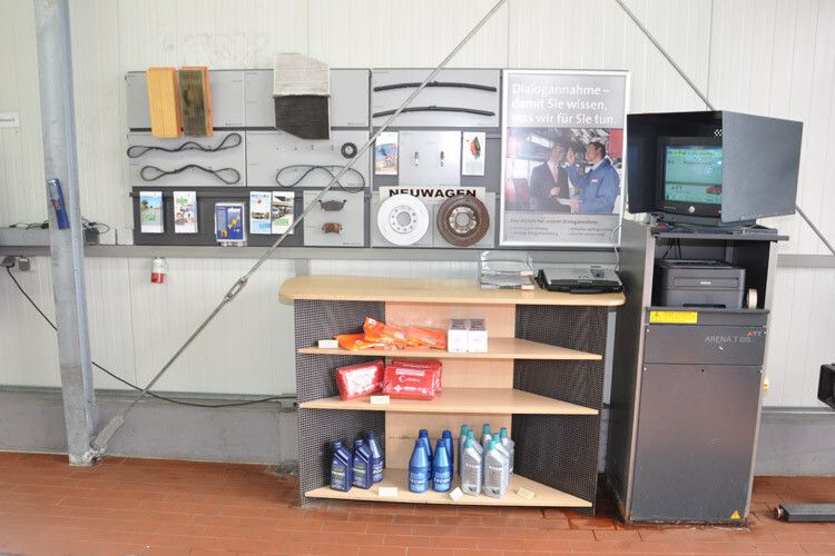 Vorbildlich: In der Direktannahme steht ein Verkaufsdisplay, und die wichtigsten Dinge sind erklärt. (Foto: Wehner)