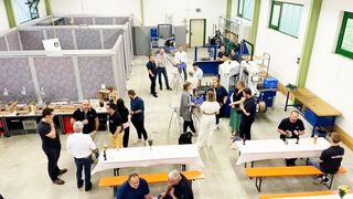 Zur Eröffnungsfeier des neuen globalen Trainingszentrums von Mosca am Heimatstandort Waldbrunn kamen auch Serviceverantwortliche der europäischen Tochtergesellschaften. (Bild: Mosca)