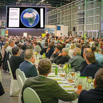 Ende September hatte Heizomat alle Mitarbeiter, Partnerfirmen, Politik sowie Medienvertreter zur offiziellen Eröffnungsfeier der Green Smart Factory eingeladen. (Bild: Heizomat)
