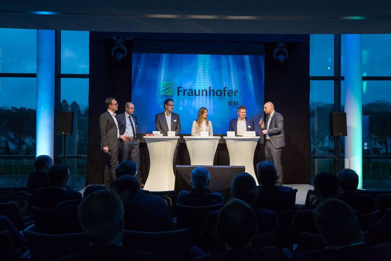 Diskutieren Engineering-Trends (v.l.): Günter Korder (it’s OWL), Nico Michels (CLAAS), Michael Amon (RK Rose + Krieger), Caroline Junker (Universität Paderborn), Uwe Girgsdies (Audi), Prof. Dumitresc (Fraunhofer IEM)