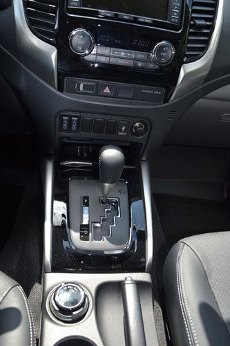 Als Antriebsquellen stehen zwei Leistungsstufen eines in Vollaluminium-Bauweise konstruierten 2,4-Liter-Dieseltriebwerks zur Wahl. Gewählt werden kann zwischen 113 kW/154 PS (2.4 DI-D) und 133 kW/181 PS (2.4 DI-D+). Ab Werk sind beide Versionen mit einem neu entwickelten Sechsgang-Schaltgetriebe kombiniert. Zusätzlich steht für die stärkere Ausführung 2.4 DI-D+ eine Fünftstufenautomatik mit sequenziellem Sportmodus als Option zur Verfügung. Die manuellen Schaltvarianten sind mit einem automatischen Start-Stopp-System ausgerüstet. (Foto: Michel)