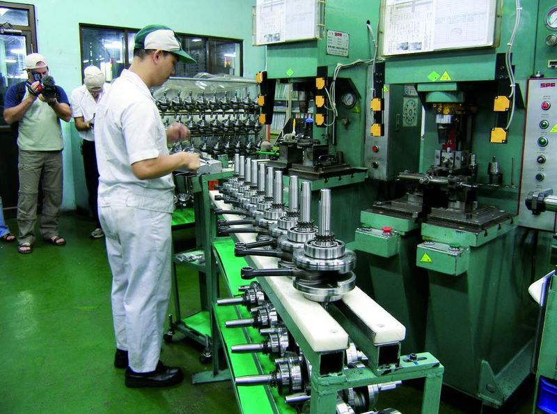 Fernöstliche Teilehersteller setzen moderne Maschinen ein. Die europäischen Kunden überwachen die Einhaltung der Qualität. (Archiv: Vogel Business Media)