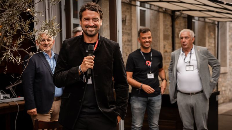 Faaren-CSO Julian Wolter begrüßte die Gäste. (Bild: Faaren)