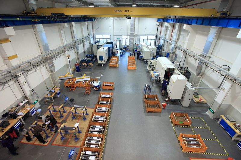 Das Dreh- und Fräszentrum ist mit modernsten Anlagen ausgestattet. Auf 4'300 m2 werden unter anderem Zylinder für die Druckmaschinenindustrie und Siebkörbe für die Papierindustrie bearbeitet. (Bilder: STI) (Archiv: Vogel Business Media)