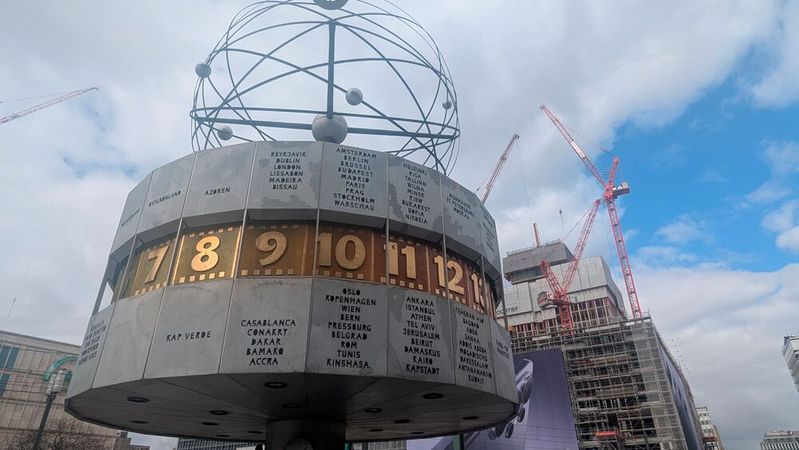 Die Politik muss mit der Zeit gehen: Berlin und Brüssel sind gefordert, Wohlstand, Wachstum und Innovationen in Deutschland bzw. Europa nach vorne zu treiben und nicht Industriezweige auszubremsen. (Bild:  Stefanie Eckardt)