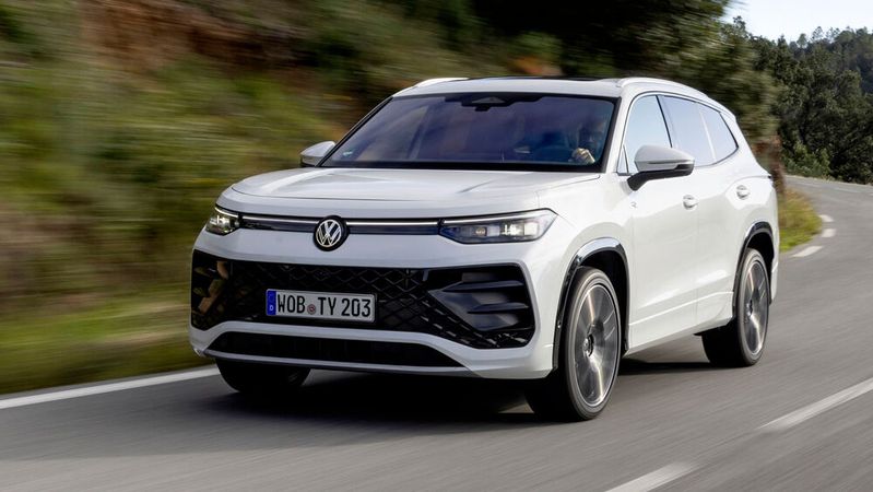 Der VW Tayron hat einige sicherheitsrelevante Probleme. In einigen Fällen dürfen Passagiere nicht mehr auf den Beifahrersitz.(Bild:  VW)