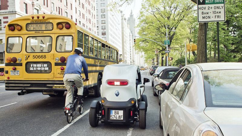 2012: Der 2,34 Meter kurze Twizy ergänzt das Elektrofahrzeugangebot und zählt zu den erfolgreichsten E-Modellen auf dem deutschen Markt. (Bild: Renault)